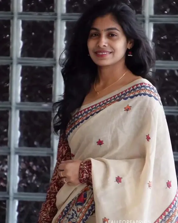 Noor-e-Maroon_-_Cream_Linen_Drape_with_Maroon_Blouse_Fabric