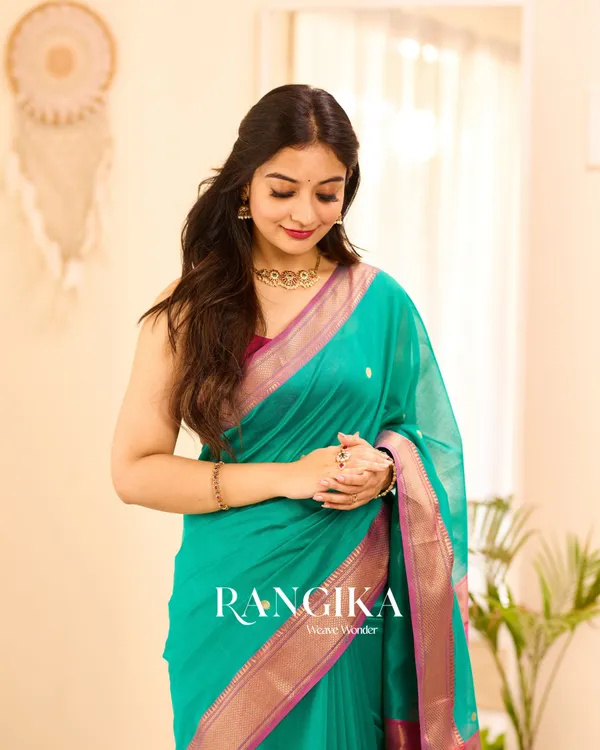 Bottle_Green_Color_Premium_Cotton_Silk_Saree_With_Classy_Blouse_and_tassels