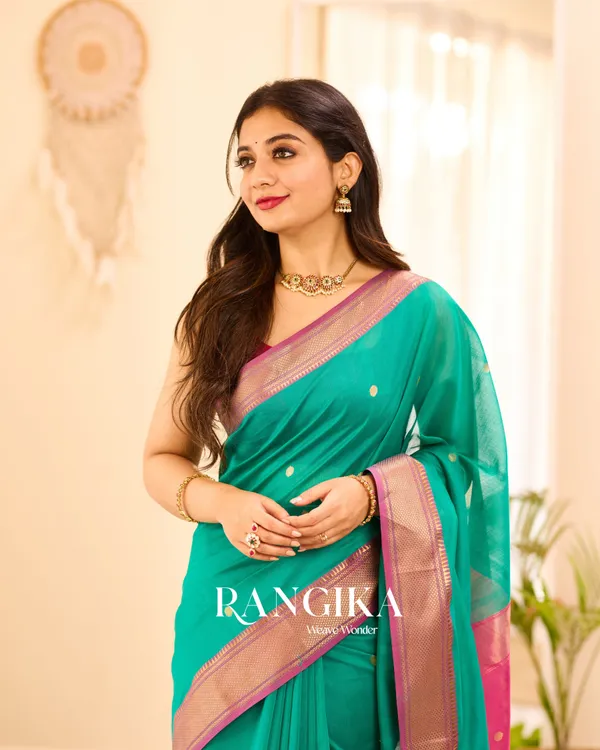 Bottle_Green_Color_Premium_Cotton_Silk_Saree_With_Classy_Blouse_and_tassels