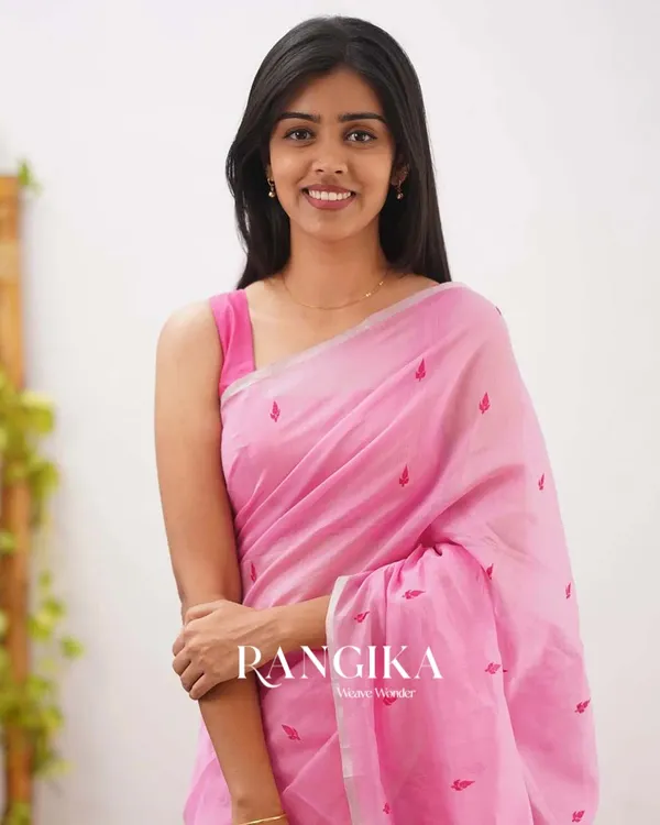Pink_Color_Cotton_Silk_Saree_with_Calssy_Blouse_and_tassels