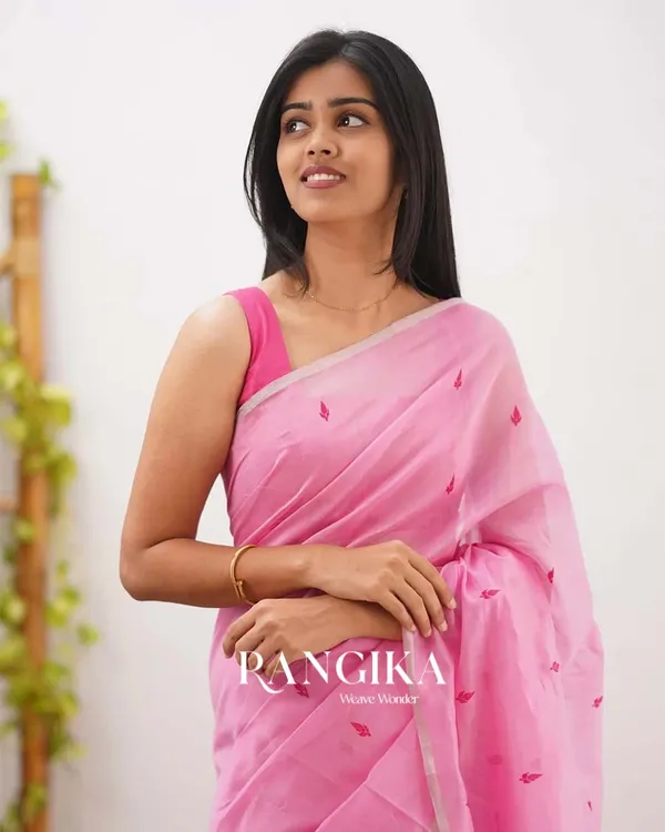 Pink_Color_Cotton_Silk_Saree_with_Calssy_Blouse_and_tassels