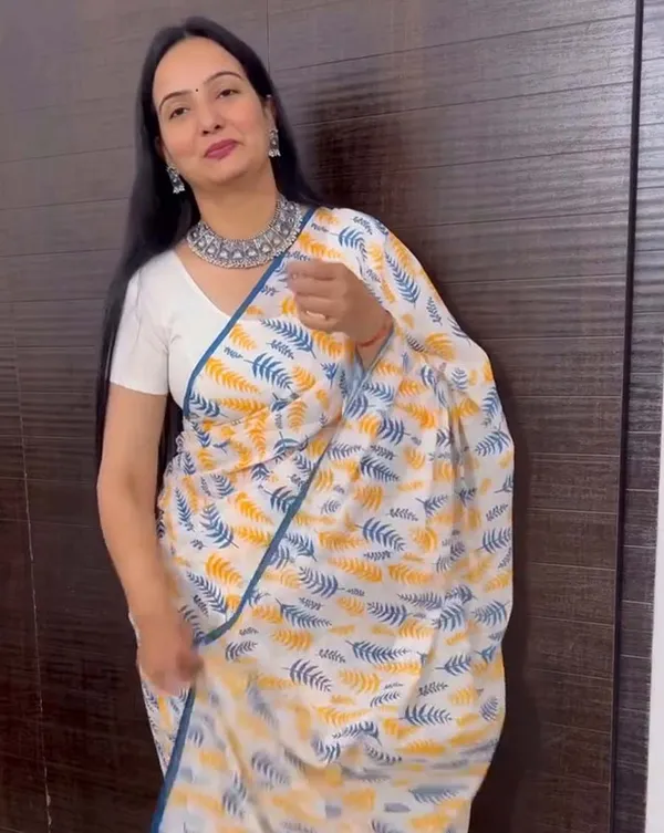 Icy_Edge_-_White_Linen_Saree_with_Small_Blue_Border_&_White_Blouse