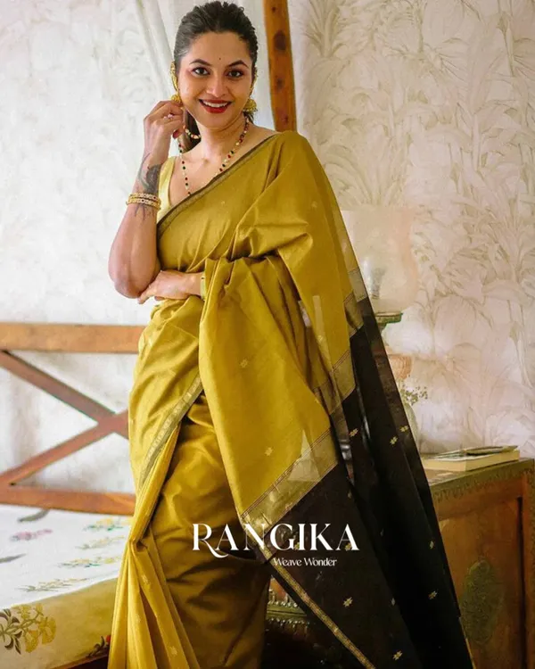 Mustard_Yellow_And_Black_Premium_Cotton_Silk_Saree_With_Classy_Blouse_and_tassels