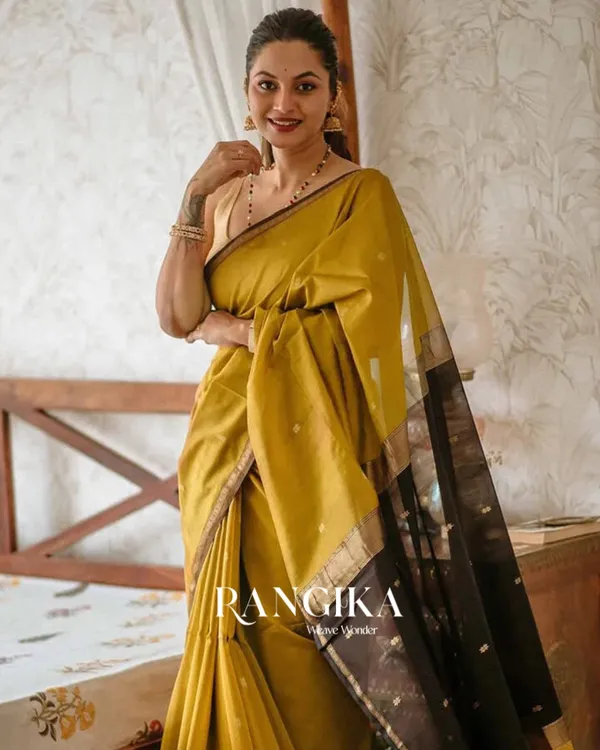 Mustard_Yellow_And_Black_Premium_Cotton_Silk_Saree_With_Classy_Blouse_and_tassels