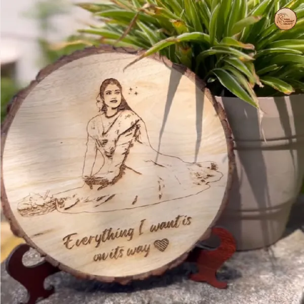Customizable_Engraved_On_Wood_Photo_Frame_–_Round_Shape