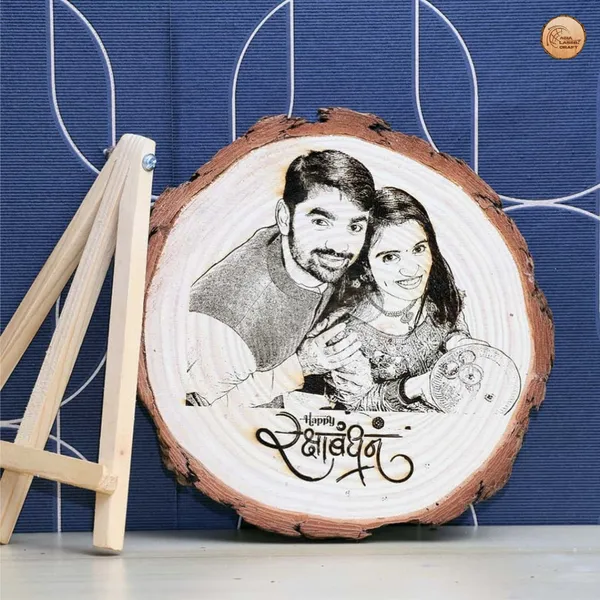 Customizable_Engraved_On_Wood_Photo_Frame_–_Round_Shape