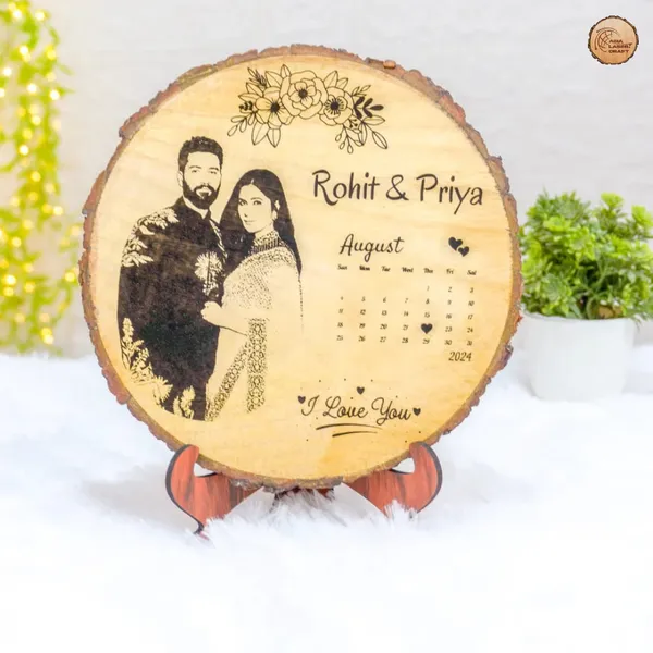 Customizable_Engraved_On_Wood_Photo_Frame_–_Round_Shape