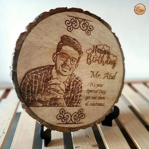 Customizable_Engraved_On_Wood_Photo_Frame_–_Round_Shape