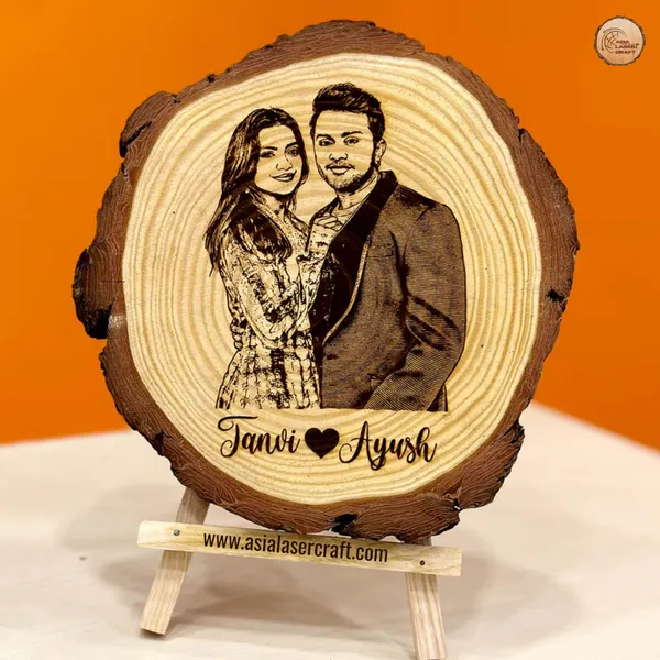 Customizable_Engraved_On_Wood_Photo_Frame_–_Round_Shape