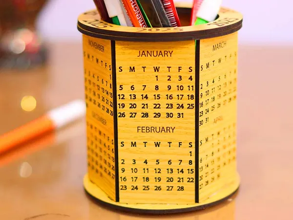 Wooden_Calendar_with_Pen_Stand_–_Acryylovision