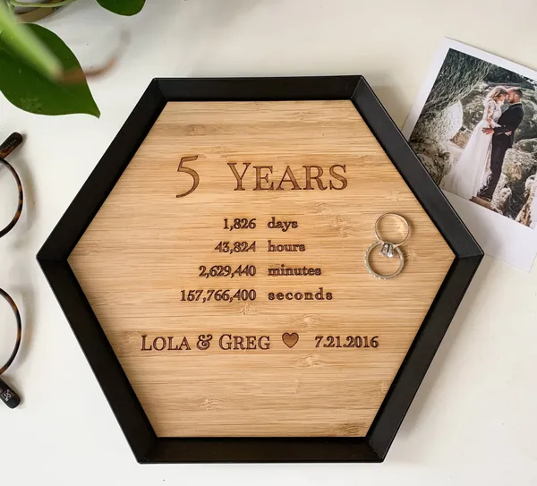 Customizable_Heart_&_Couple_Names_Engraved_On_Wood_Frame_For_Wedding_Gift