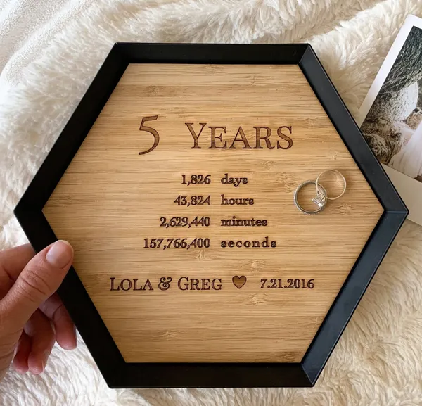 Customizable_Heart_&_Couple_Names_Engraved_On_Wood_Frame_For_Wedding_Gift