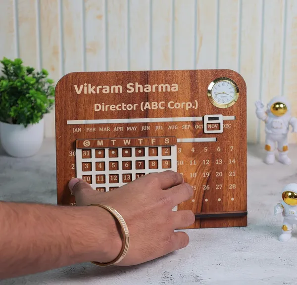 Customizable_Calendar_Engraved_On_Wood_Desk_Frame_For_For_Desk