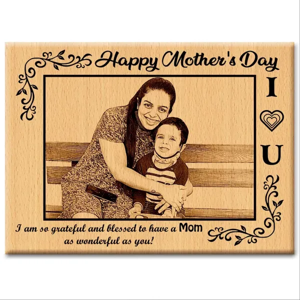 Mom'S_Love_Quote_Engraved_On_Wood_Frame_For_Mothers'_Birthday