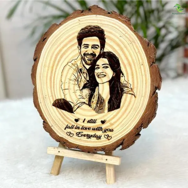 Customizable_Engraved_On_Wood_Photo_Frame_–_Round_Shape