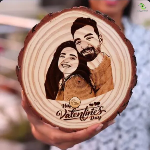 Customizable_Engraved_On_Wood_Photo_Frame_–_Round_Shape