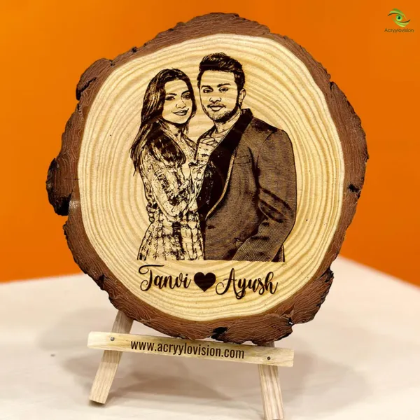 Customizable_Engraved_On_Wood_Photo_Frame_–_Round_Shape