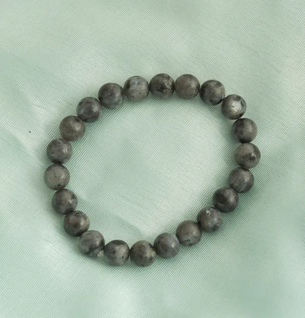 Grey_Onyx_(Grey_Beads)