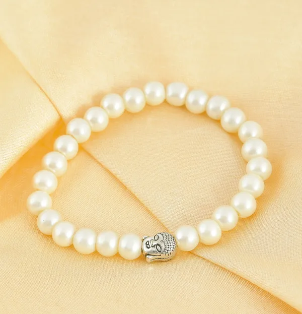 Saccha_Moti_(Freshwater_Pearl)_with_Buddha_Charm