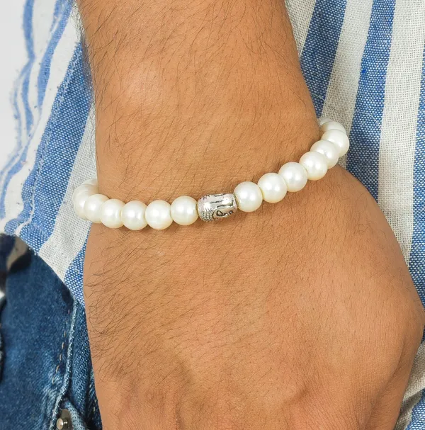 Saccha_Moti_(Freshwater_Pearl)_with_Buddha_Charm