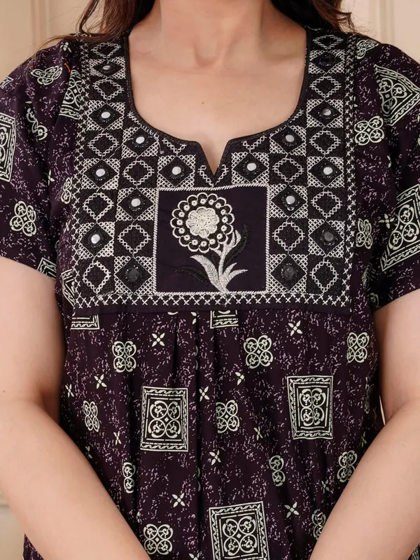 Cotton_Embroidered_Night_Gown_For_Women