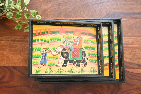 Antique_King_Procession_Handpainted_Wooden_Tray_-_Set_Of_3