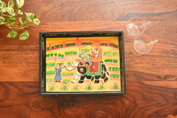 Antique_King_Procession_Handpainted_Wooden_Tray_-_Set_Of_3