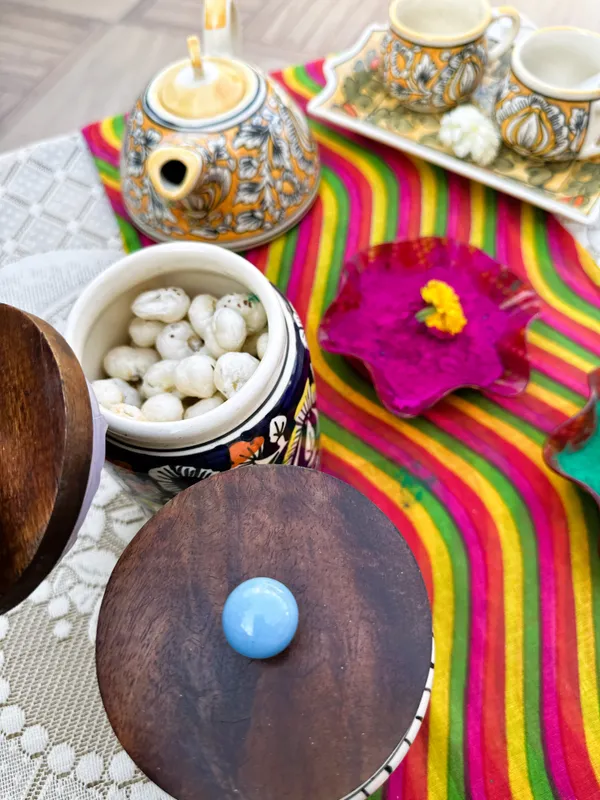 Blue_Pottery_Multipurpose_Airtight_Snuff_Box___Yellow
