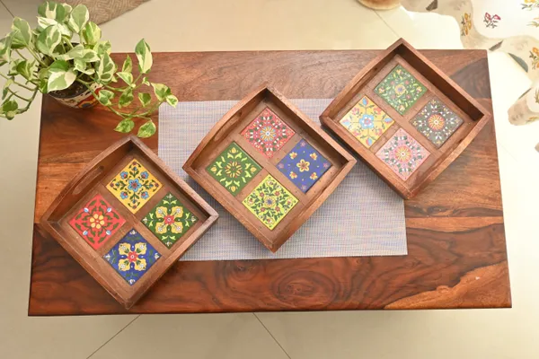 Timeless_Mosaic:_Handcrafted_Sheesham_Tray_(Serves_4)