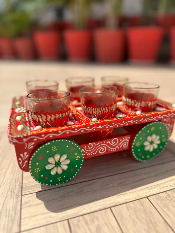 Chai_On_Wheels_-_Set_Of_6_Decorative_Glasses_With_Cart
