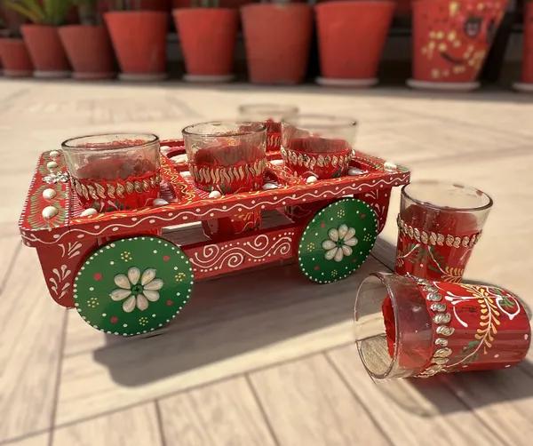 Chai_On_Wheels_-_Set_Of_6_Decorative_Glasses_With_Cart
