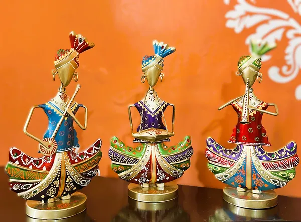 Sitting_Sardar_Dholak_Player_Warli_Art_Showpiece_-Purple