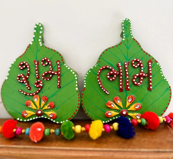 Artistic_Green_Wooden_Shubh_&_Labh