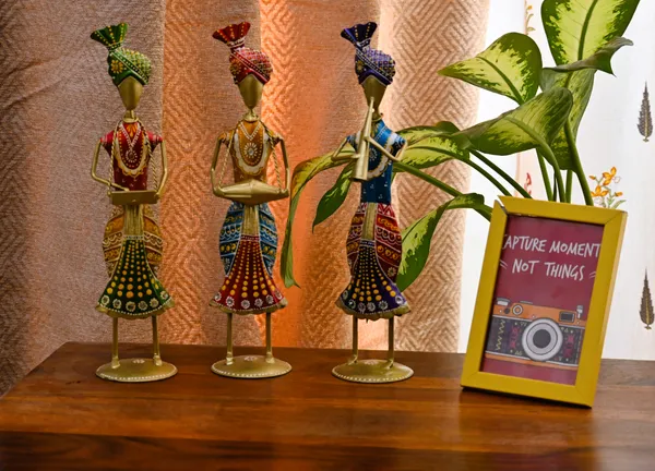 Traditional_Troop_Flute_Player_Warli_Art_Showpiece