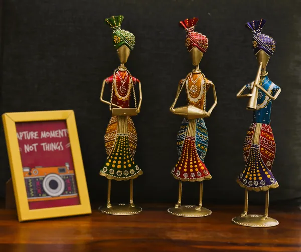 Traditional_Troop_Flute_Player_Warli_Art_Showpiece