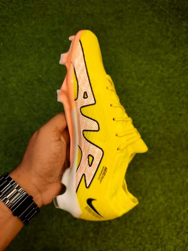 Yellow_Air_Zoom_Mercurial_Vapor_15_Low_Ankle_Football_Boots_With_Lace_For_Unisex