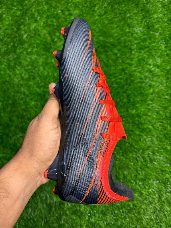 Black_&_Red_Ultra_Football_Boots_With_Lace_For_Unisex