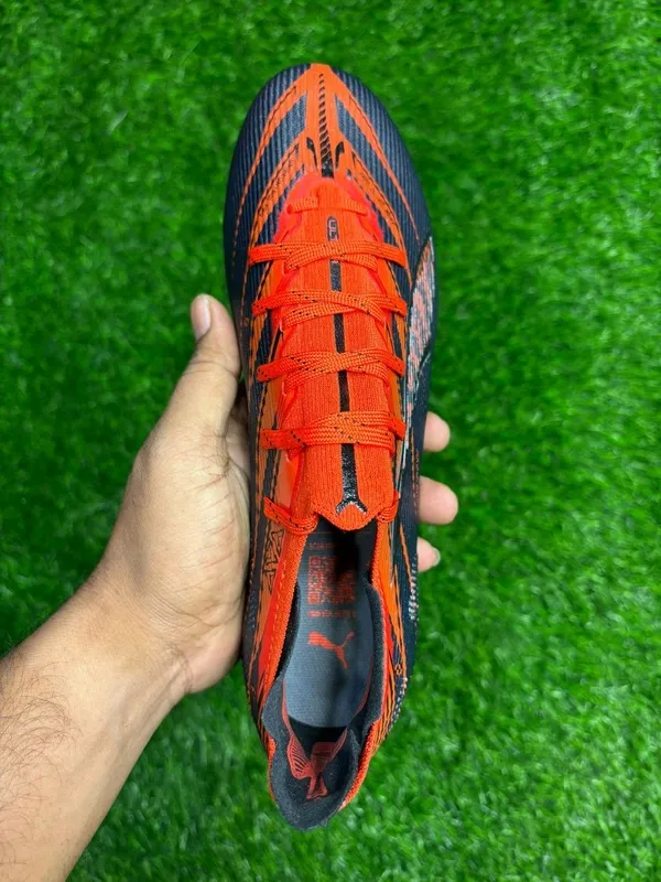 Black_&_Red_Ultra_Football_Boots_With_Lace_For_Unisex