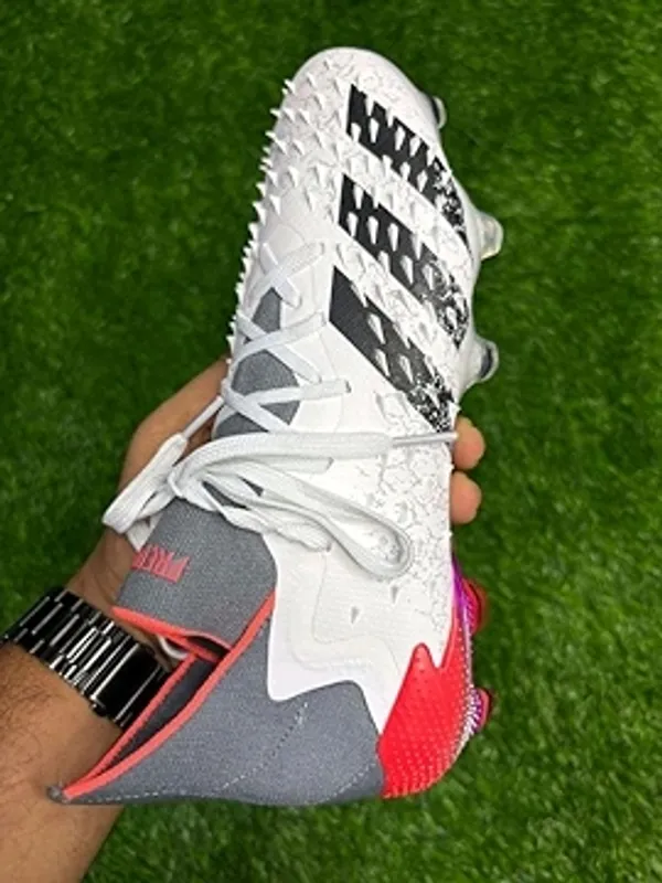 White_Predator_Freak_High_Top_Football_Boots_With_Lace_Fg_For_Unisex