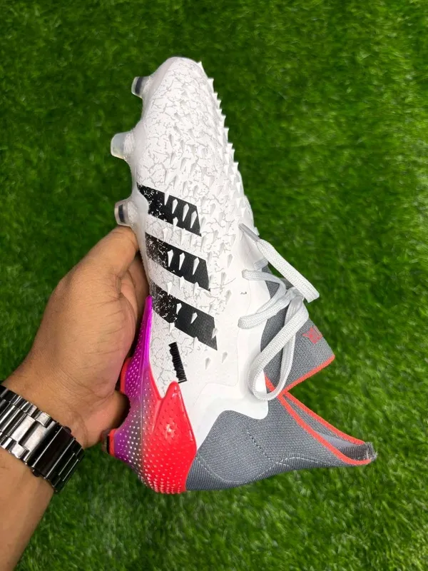 White_Predator_Freak_High_Top_Football_Boots_With_Lace_Fg_For_Unisex