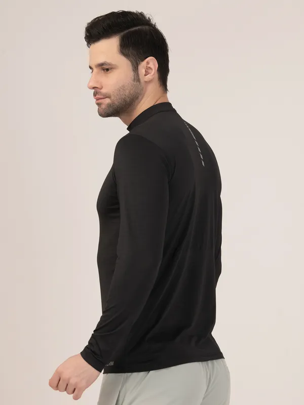 BLACK_FULL_SLEEVE_ZIPPER_TSHIRT