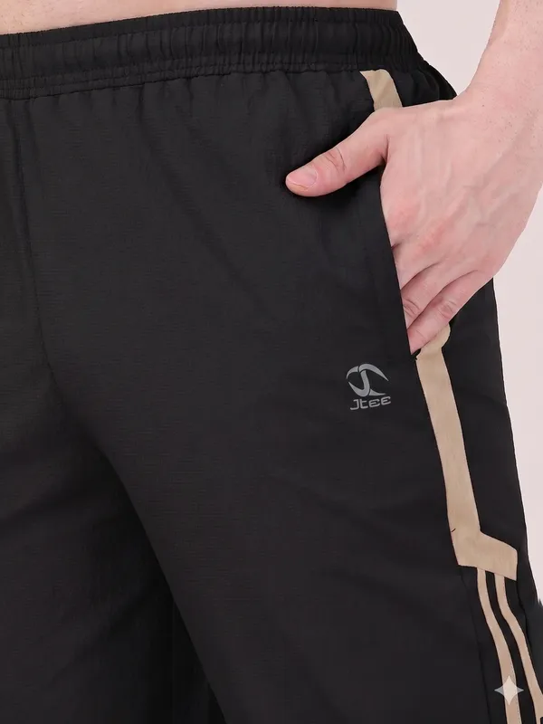 MENS_STRIPED_RELAXED_FIT_TRACK_PANT