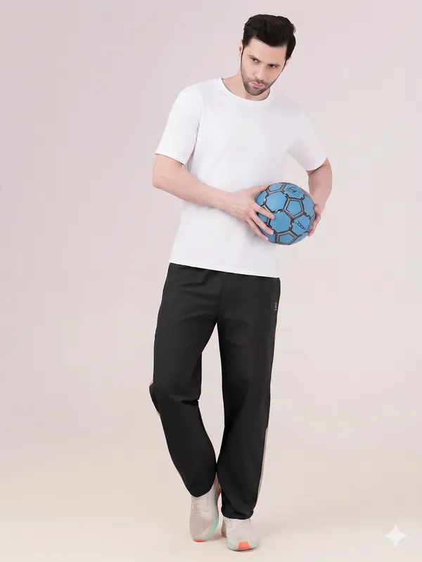 MENS_STRIPED_RELAXED_FIT_TRACK_PANT