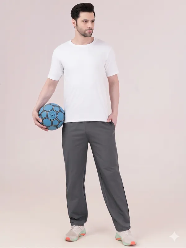 Men_Striped_Relaxed_Fit_Trackpant
