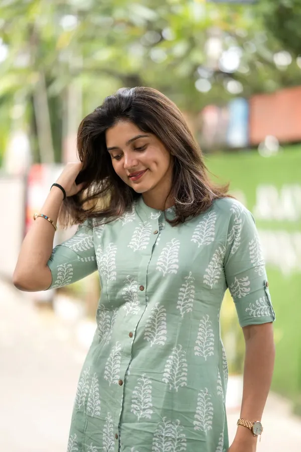 Women's_Pastel_Green_Cotton_Floral_Printed_Co-ord_Set_-_Straight_Kurta