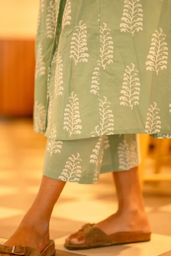 Women's_Pastel_Green_Cotton_Floral_Printed_Co-ord_Set_-_Straight_Kurta