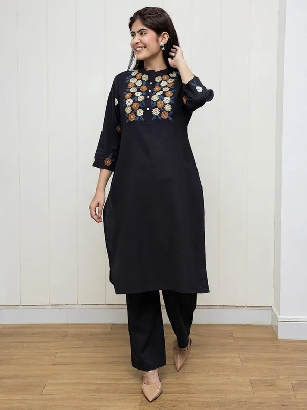 Black_Embroidered_Cotton_Flex_Kurta_and_Pant_Set
