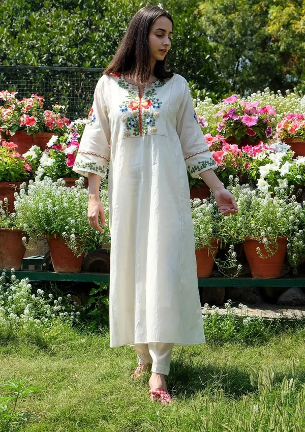 Off_White_Embroidered_Cotton_Kurta_and_Pant_Set