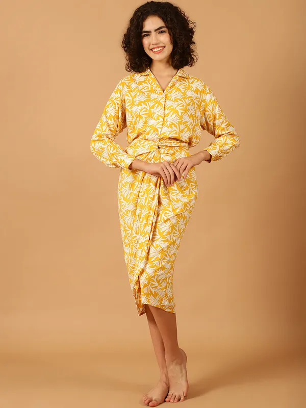 Yellow_Leaf_Printed_Vacation_Wear_Set__For_Women