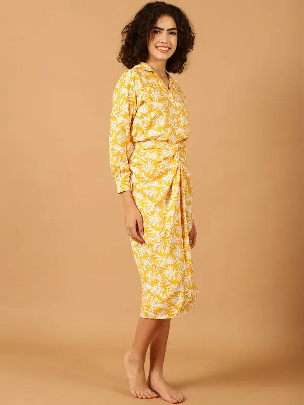 Yellow_Leaf_Printed_Vacation_Wear_Set__For_Women